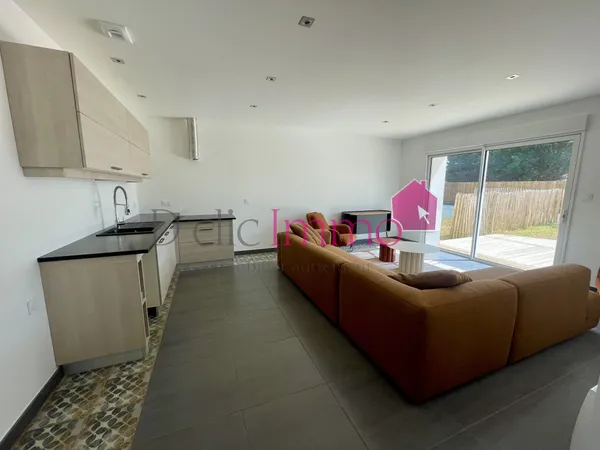 A vendre - Maison rénovée de 2 chambres avec jardin proche d