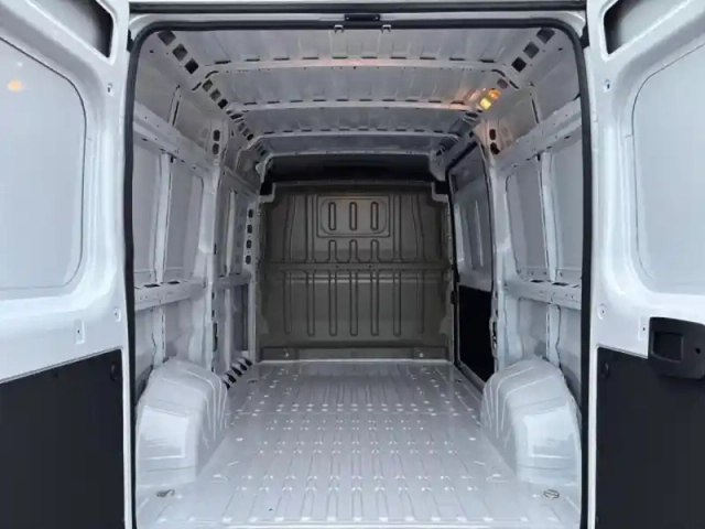 Opel Movano fg l2h2 3.5 140ch s&amp;s pack premium connect — photo 6