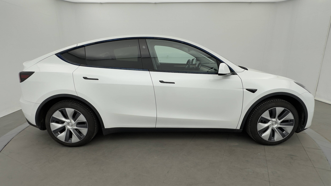 Tesla MODEL Y RWD — photo 2