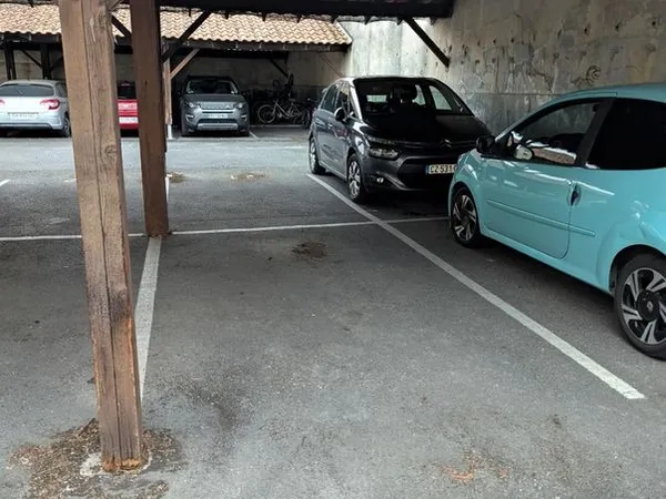 Location place de parking couverte