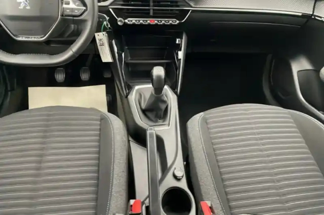Peugeot 208 puretech 75 s&amp;s bvm5 — photo 10