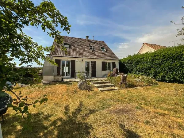 Maison familiale 5 chambres  Sous-sol total  Terrain 782 m