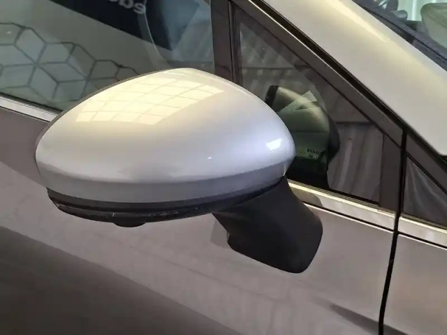 Renault Captur e-tech plug-in 160 - 21 — photo 17