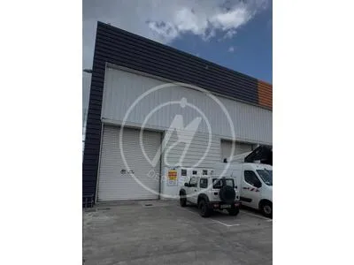 A louer 215m² - Local commercial à Jarry, 97122 BAIE-MAHAULT - 3440€ HT HC