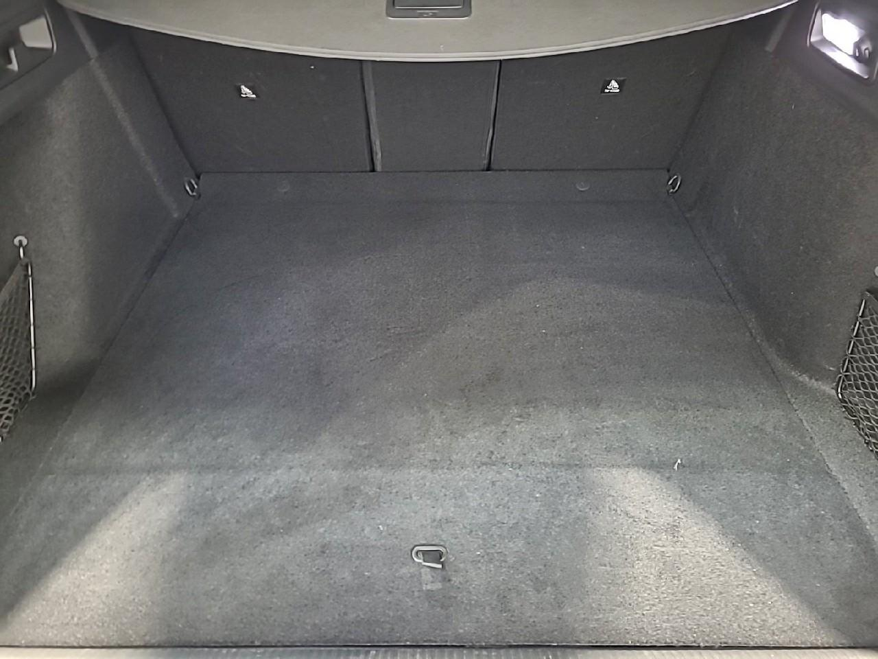 Peugeot 308 sw phev 180 e-eat8 gt — photo 14