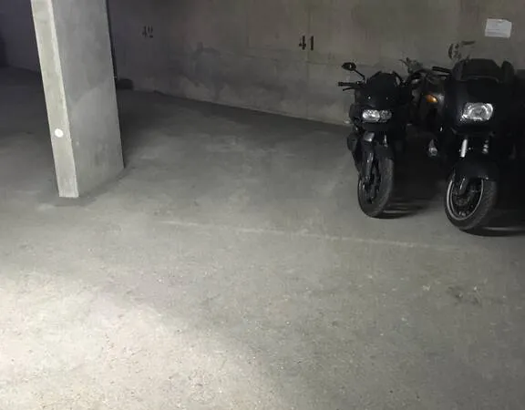 Garage/Parking