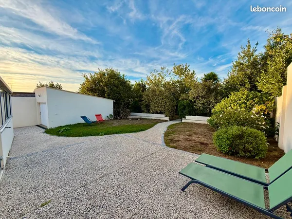 Maison familiale rénovée 130 m2 4 chambres Jardin Garages et dépendance