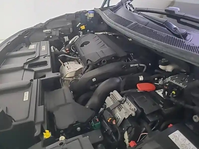 Peugeot 3008 hybrid 225 e-eat8 — photo 15