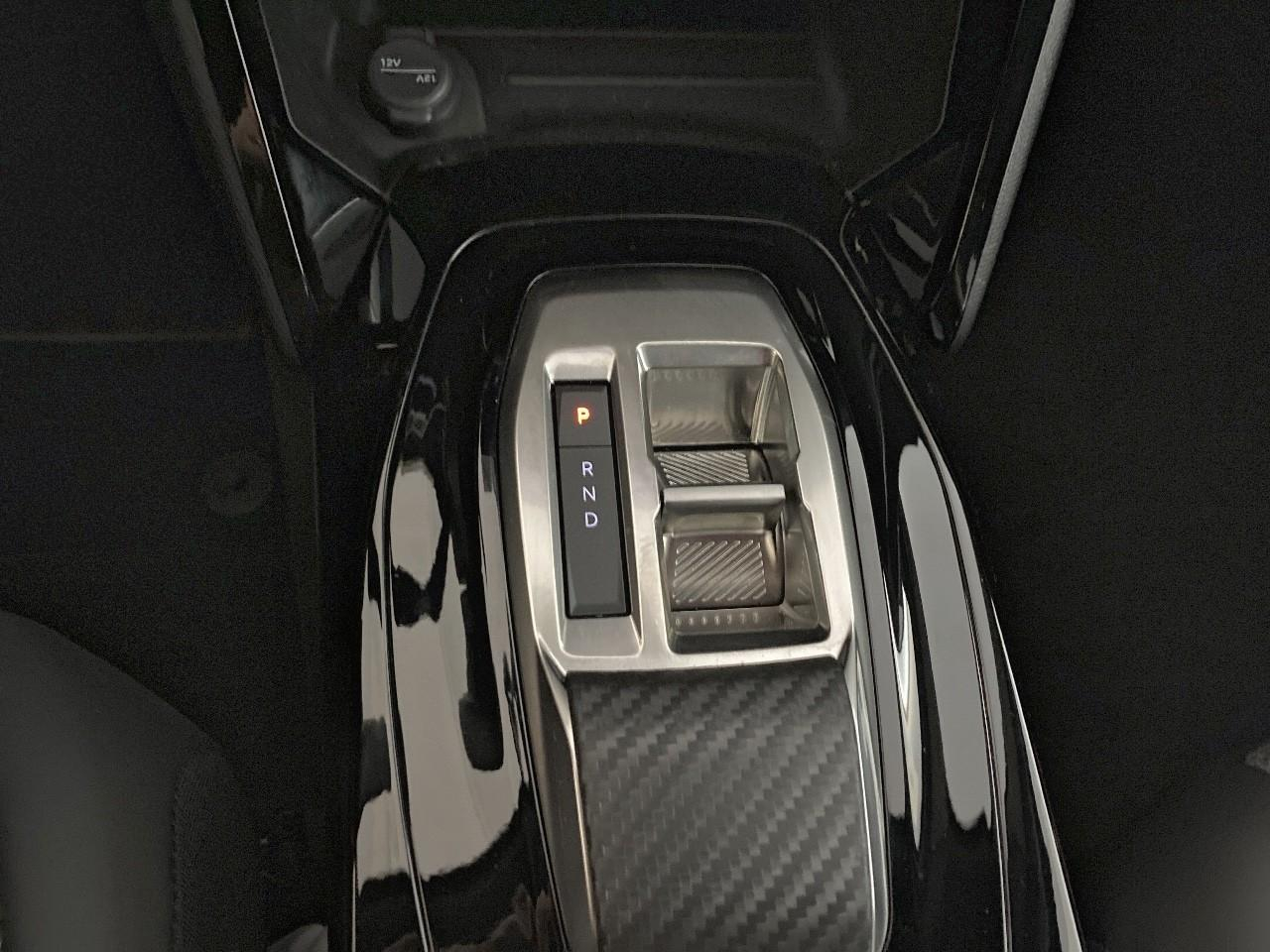 Peugeot 2008 hybrid 145 ch e-dcs6 allure — photo 17