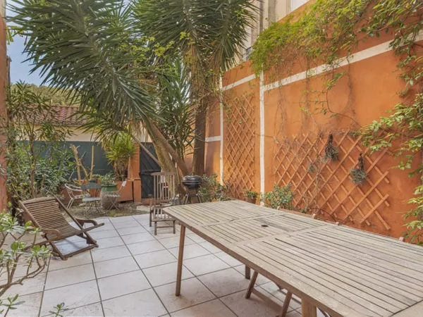COEUR DE VILLE - APPARTEMENT DE CHARME EN REZ DE JARDIN - PYRENEES ORIENTALES