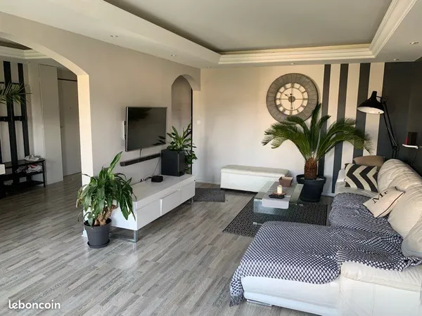 Chambre meublée 10 m² avec cellier privatif - colocation 104 m² - la verpillière