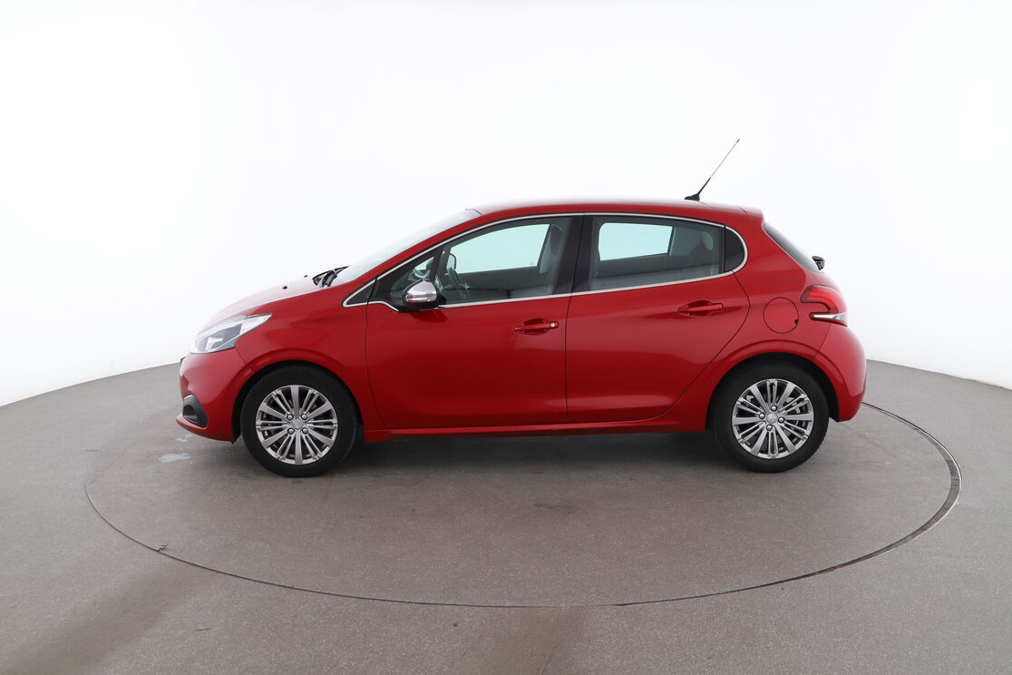 Peugeot 208 1.2 PureTech Allure — photo 2