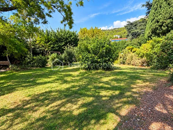 Terrain 653 m²