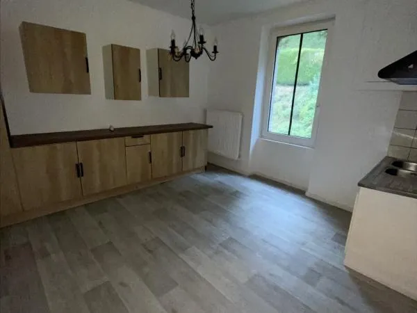 LONGUYON : SPACIEUX APPARTEMENT F3/F4