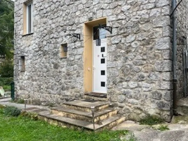 TOURRETTE LEVENS 5KM CENTRE STUDIO JARDIN 2 PKGS ANNEXE 22M²