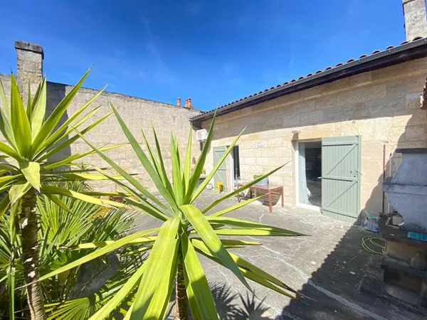 Comme une maison! Grand appartement 2 chambres, 3 possibles, avec grande terrasse, grand entrepôt de