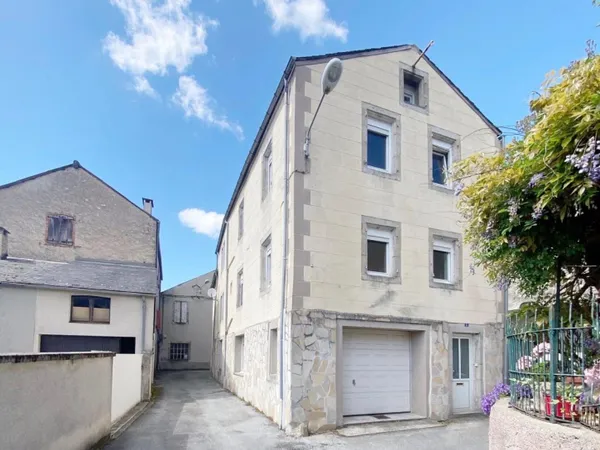 Brassac (81260)  Maison de caractère de 300 m² avec fort potentiel d'aménagement