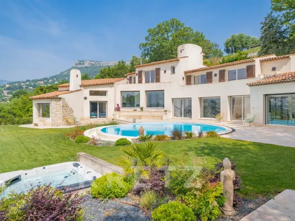 VENCE - CONTEMPORAINE D'EXCEPTION AVEC VUE MER