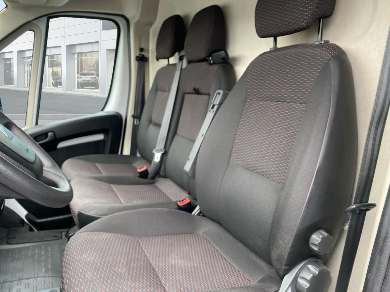 Citroën Jumper 35 l2h1 2.2 bluehdi 140 s&s driver — photo 9