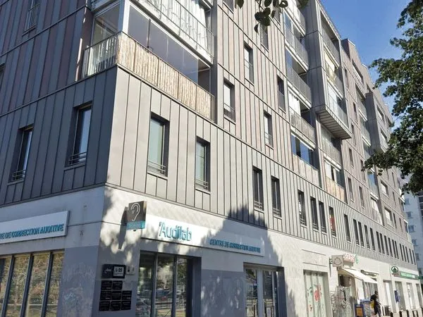Bureaux 111 m² - Île de Nantes - Tram 2 & 3 - Parking privé - Immeuble récent 359 000