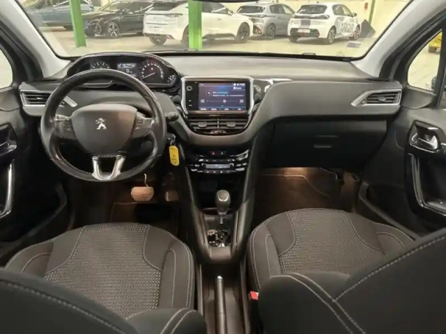 Peugeot 208 1.2 puretech 110ch allure s&amp;s eat6 5cv 5p — photo 9