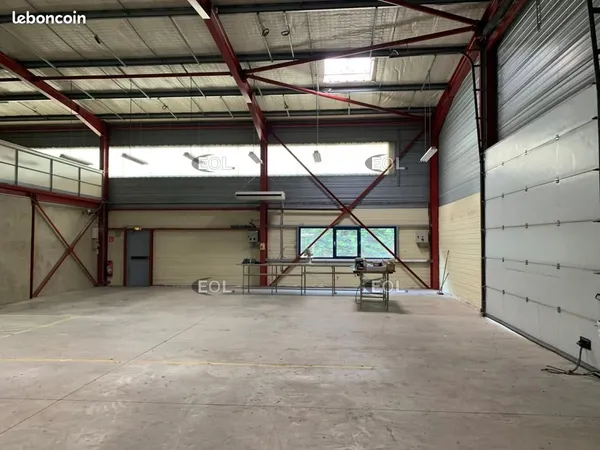 Local d'activité 744 m²