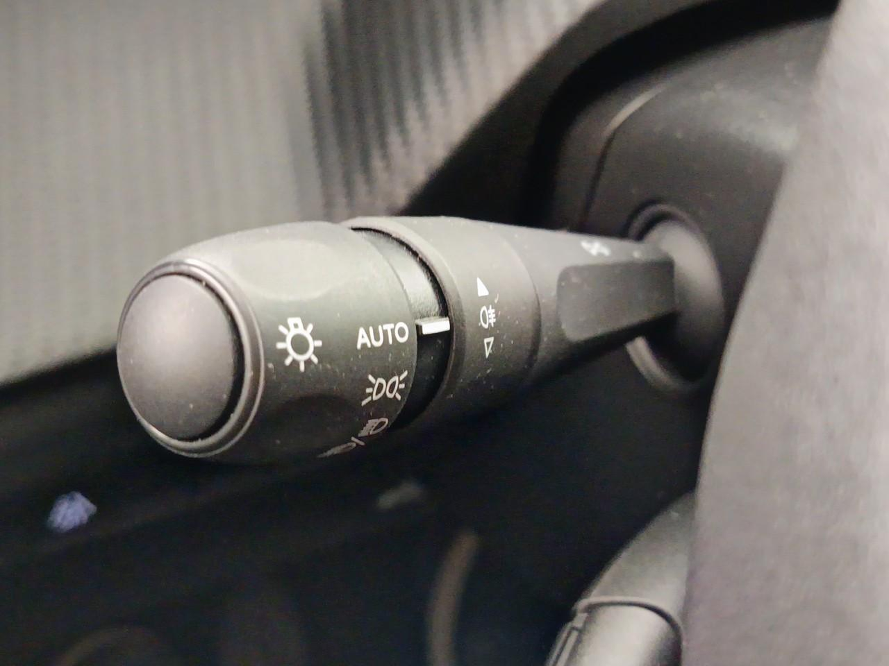 Peugeot 208 puretech 75 s&s bvm5 active pack — photo 24