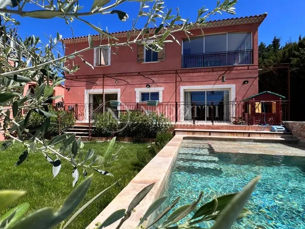 Maison 6 pièces 234 m²