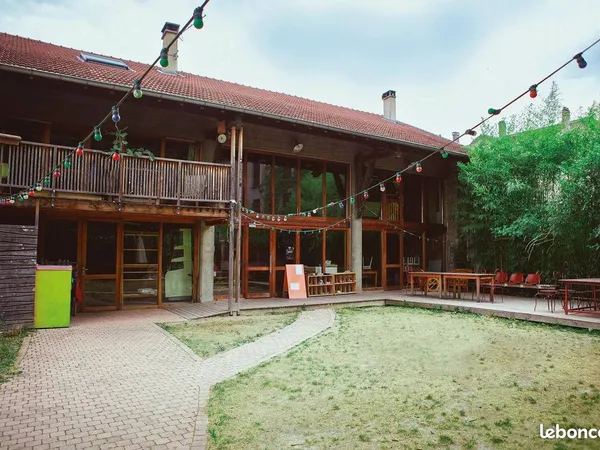Propriété de 253m² avec jardin en ville