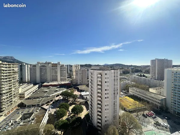 Toulon La Rode , appartement faux t4 avec place de parking couverte