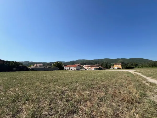 Terrain 688 m²