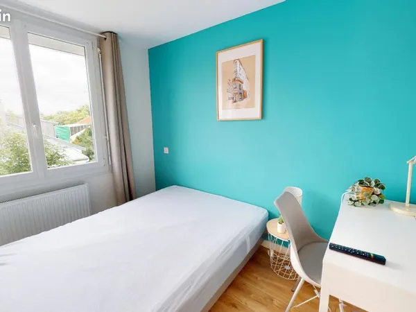 Chambre 9 pièces 170 m²