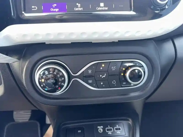 Renault Twingo iii e-tech — photo 41