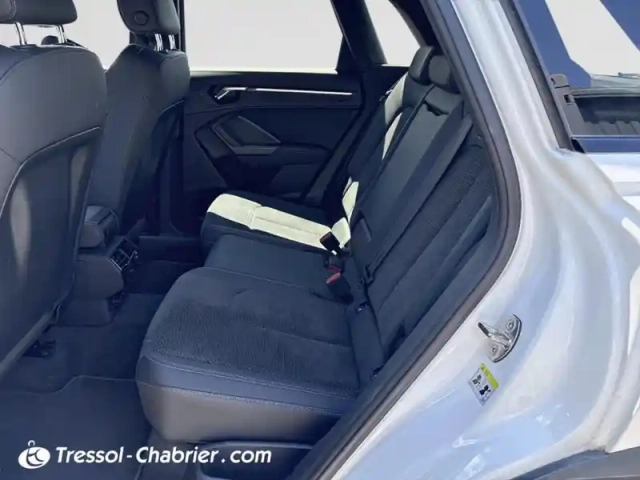 Audi Q3 35 tdi 150 ch s tronic 7 s line — photo 25