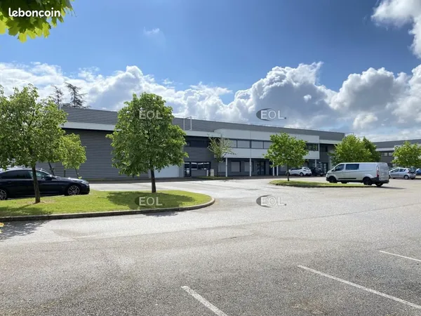 Local d'activité 1 032 m²