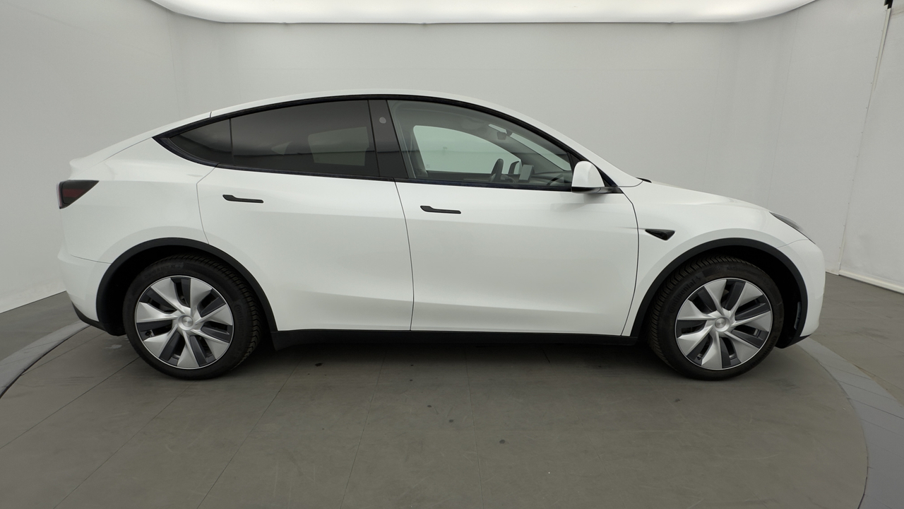 Tesla MODEL Y Standard RWD — photo 6