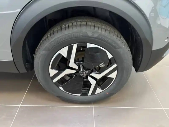 Peugeot 2008 hybrid 145 e-dcs6 — photo 13