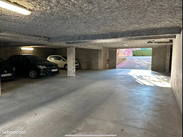 Parking fermé Cugnaux