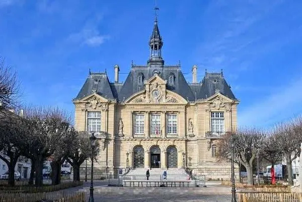 LOCATION PURE 96M2 - SURESNES - IDÉAL CABINET