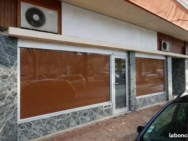 Bureau 60 m²