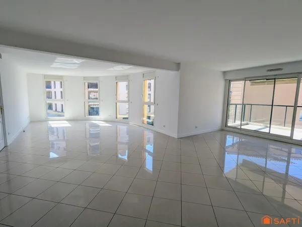 Bien rare au coeur d'Aix, avec terrasse et double garage