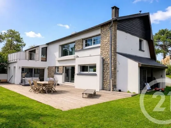 Maison 8 pièces 210 m²