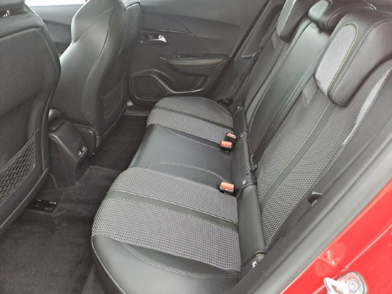 Peugeot 2008 puretech 130 s&s eat8 gt — photo 10