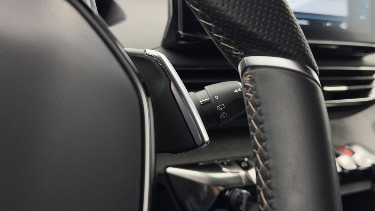 Peugeot 3008 Hybrid 225 e-EAT8 — photo 19