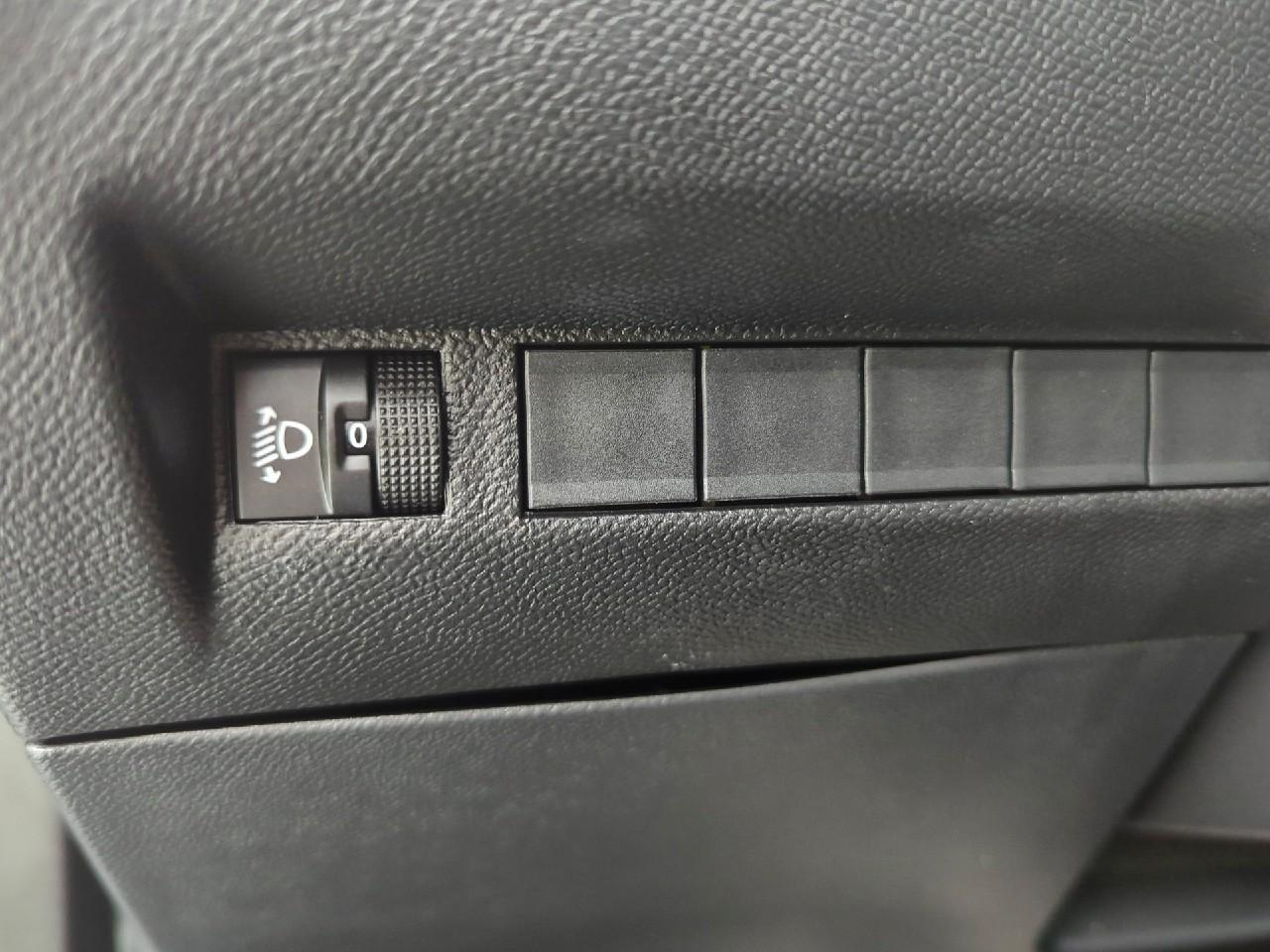 Peugeot 2008 hybrid 145 ch e-dcs6 allure — photo 22