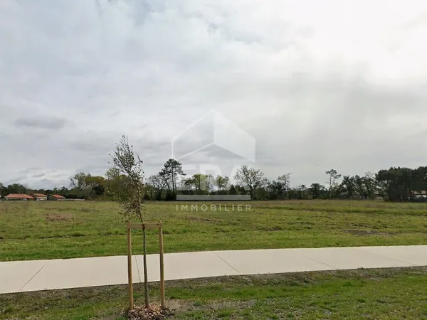 Terrain 611 m²