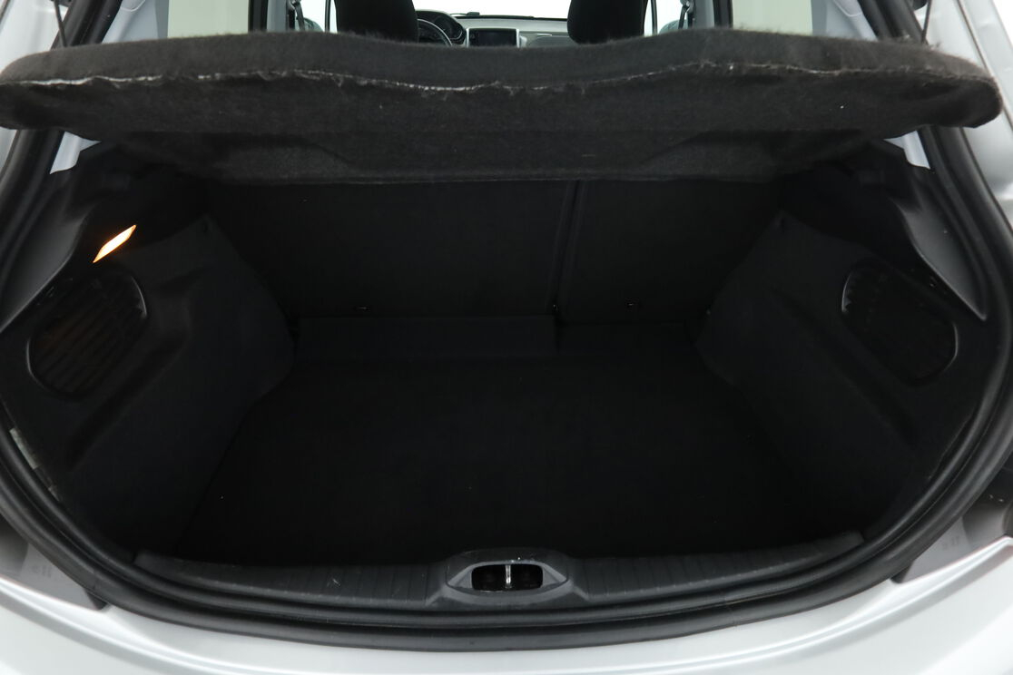 Peugeot 208 1.2 PureTech Style — photo 16