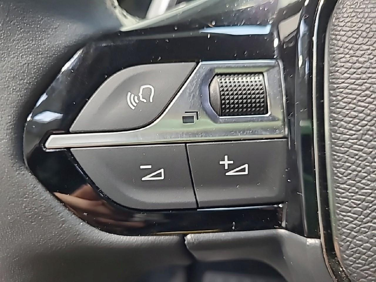 Peugeot 2008 hybrid 145 ch e-dcs6 allure — photo 22