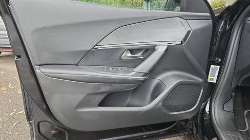 Peugeot 2008 1.2 Hybrid 136 e-DSC6 - GT – 2024 – 12942 km – Hybride essence – Boîte Automatique — photo 30