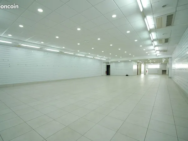 Locaux 230 m2 place du Marché